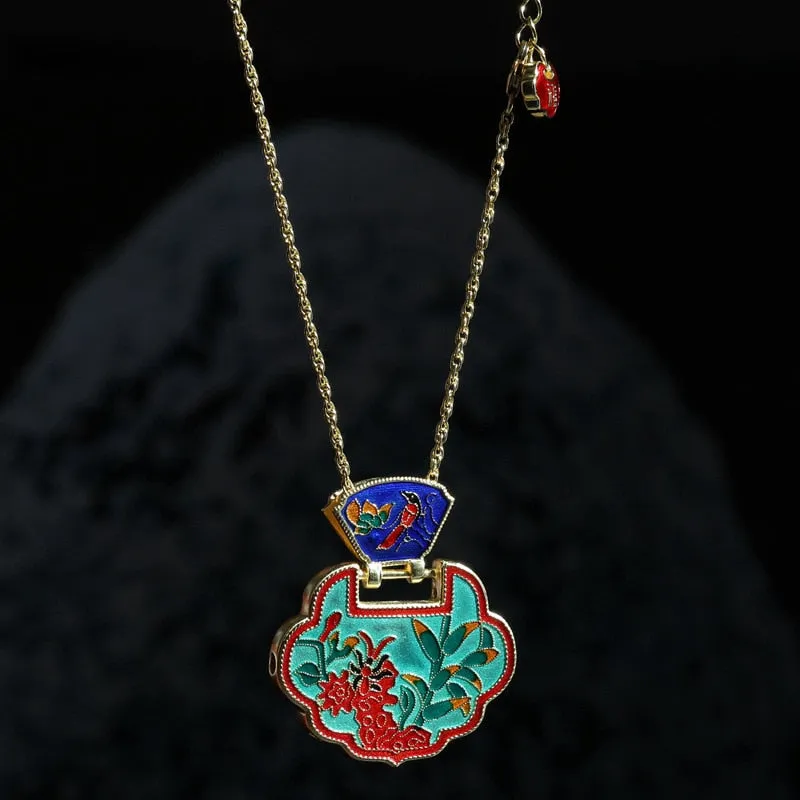 Ancient gold craftsmanship necklaces ethnic style lock Unusual enamel flowers leaf green pendant