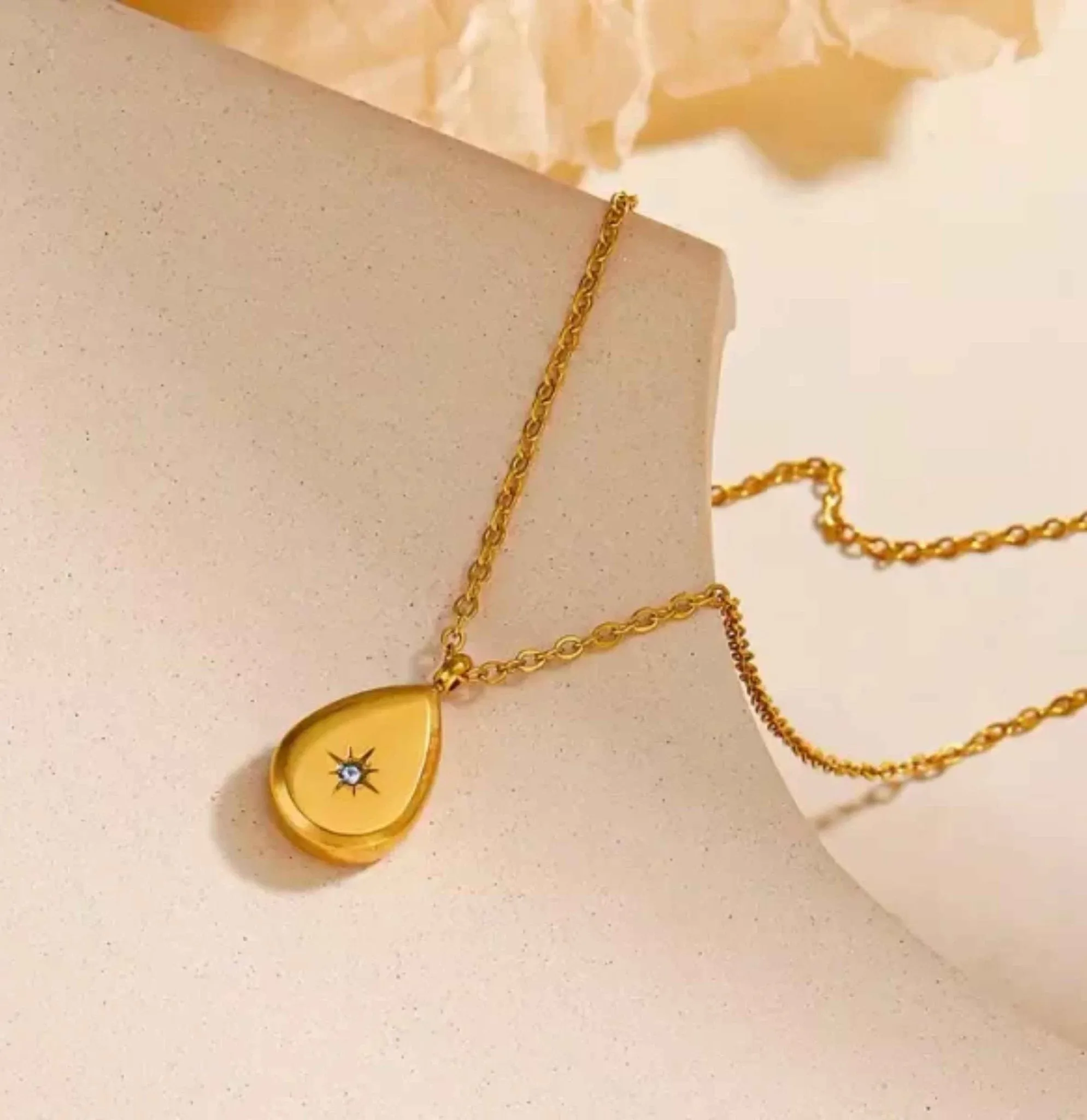Dainty droplet ladies necklace
