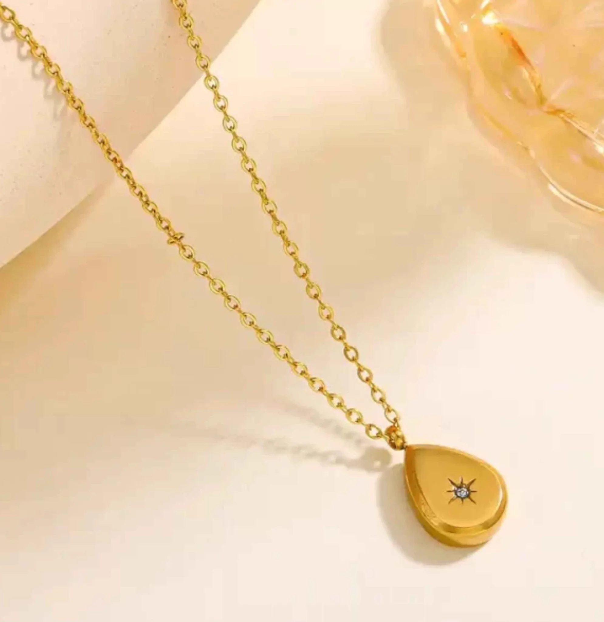 Dainty droplet ladies necklace