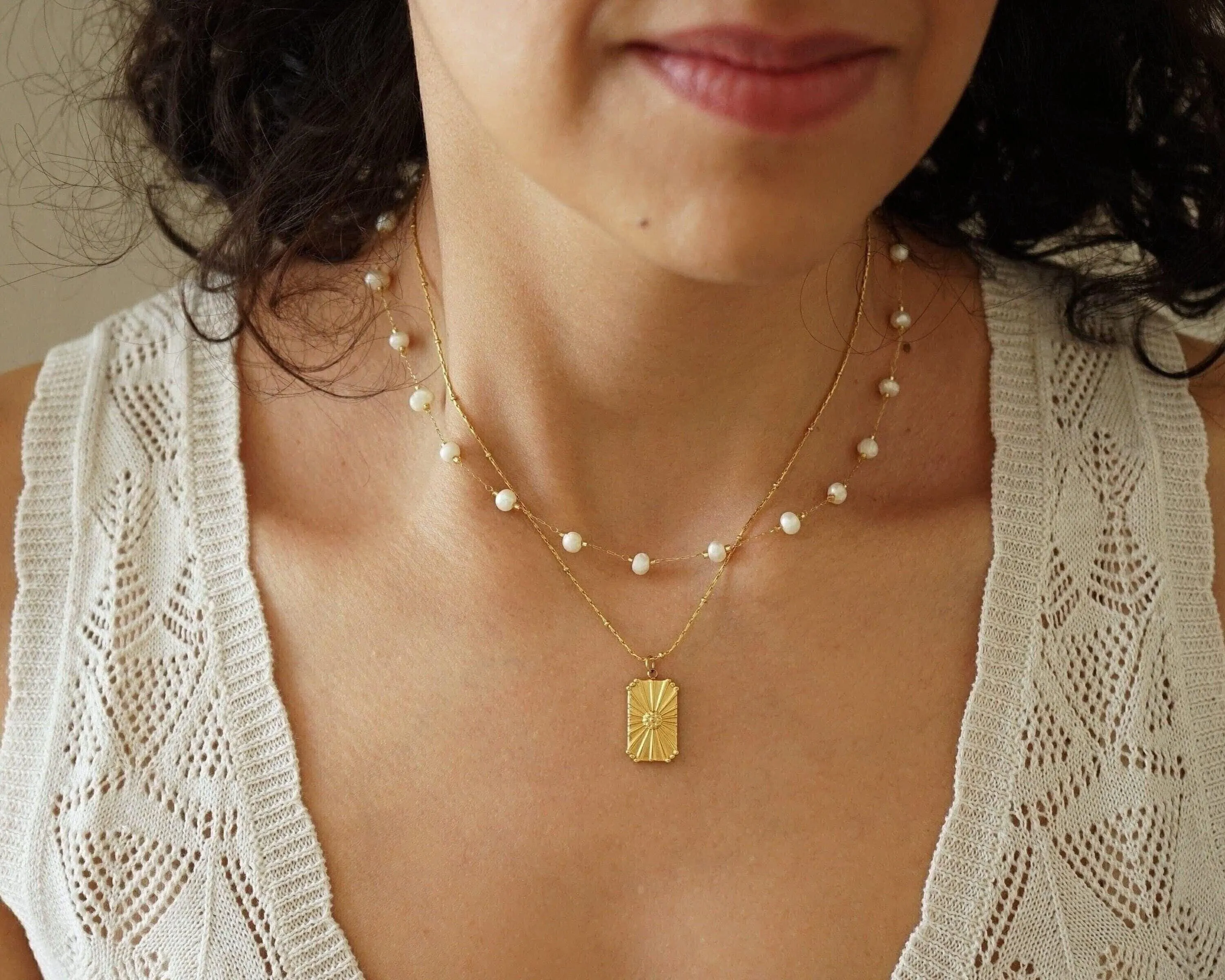 Gold Rectangle Pendant with Flower Necklace