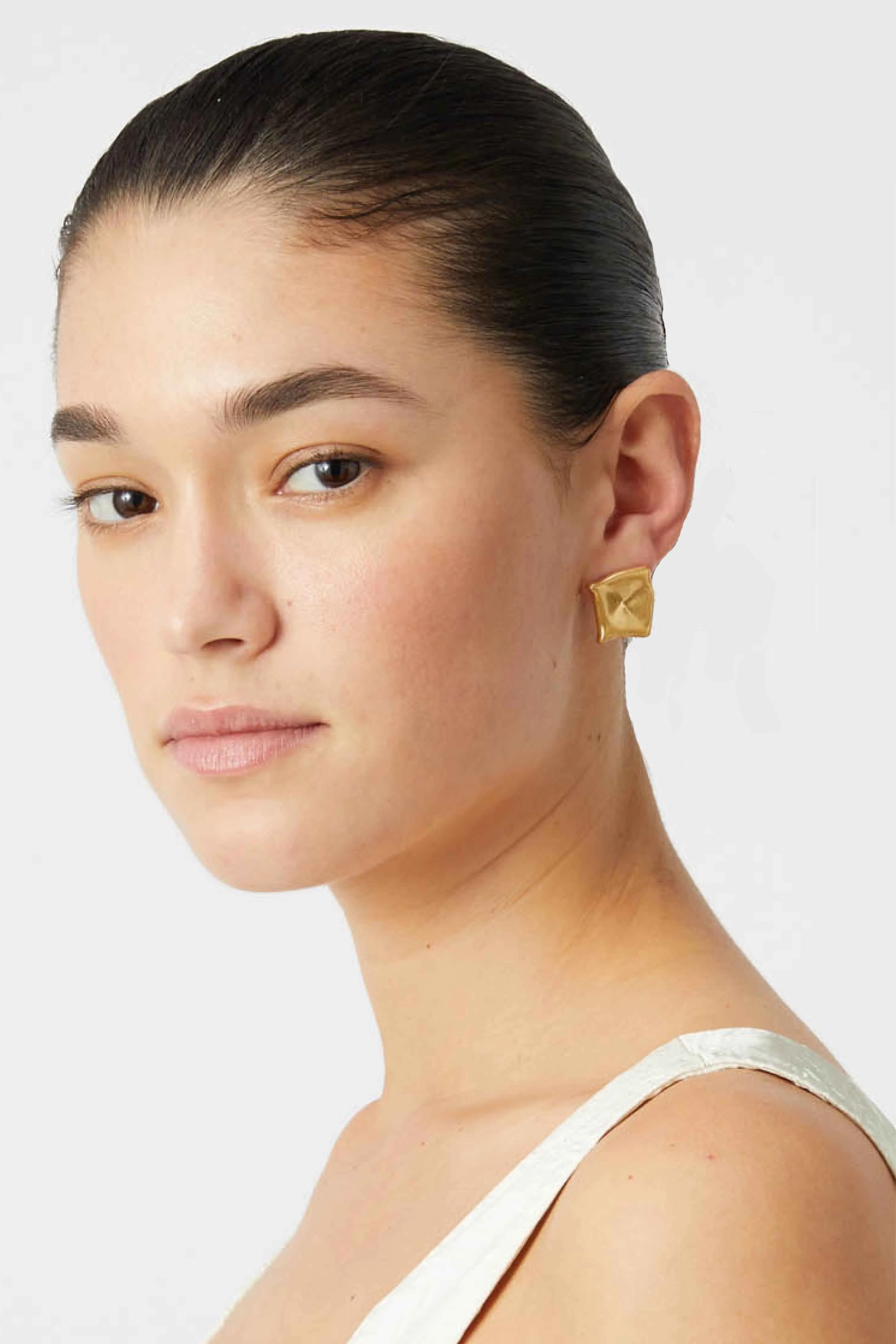 Leo Studs