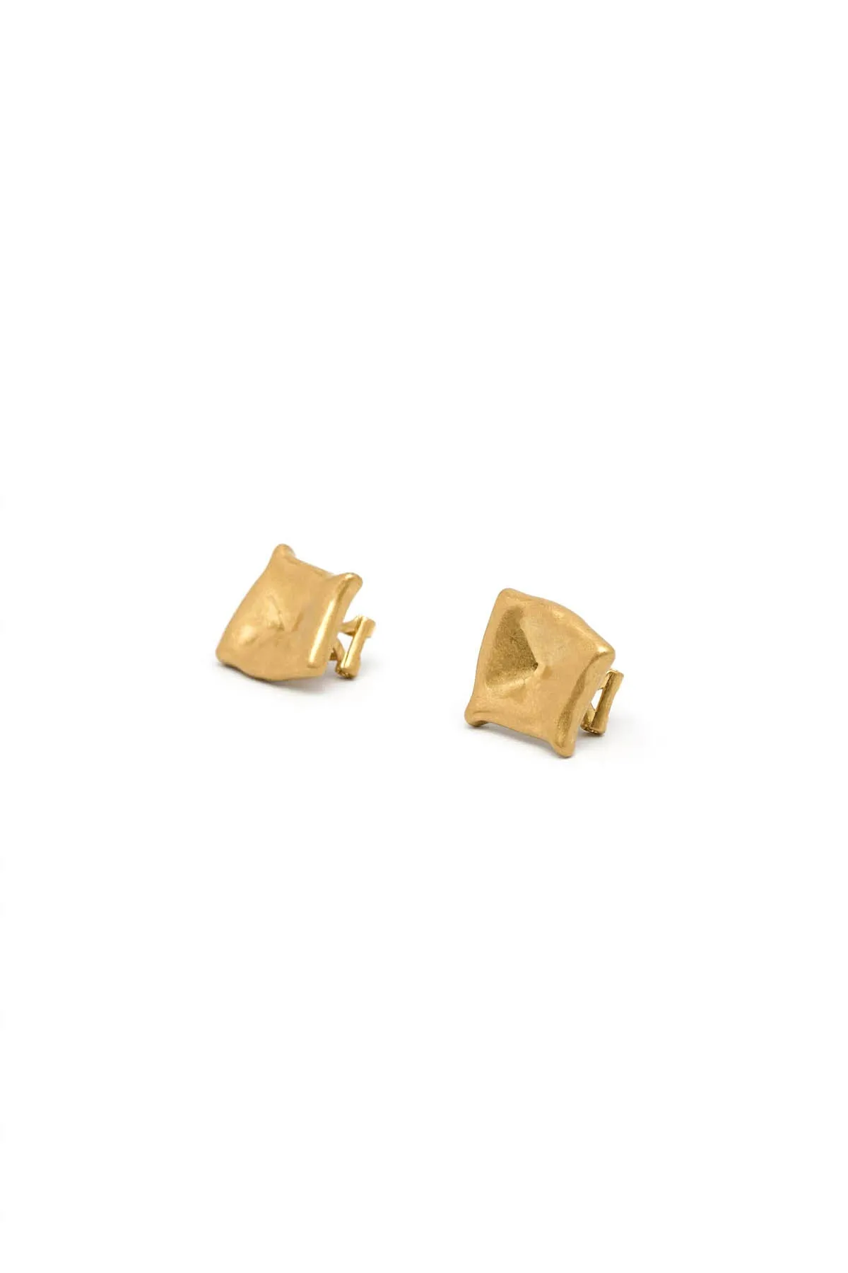 Leo Studs