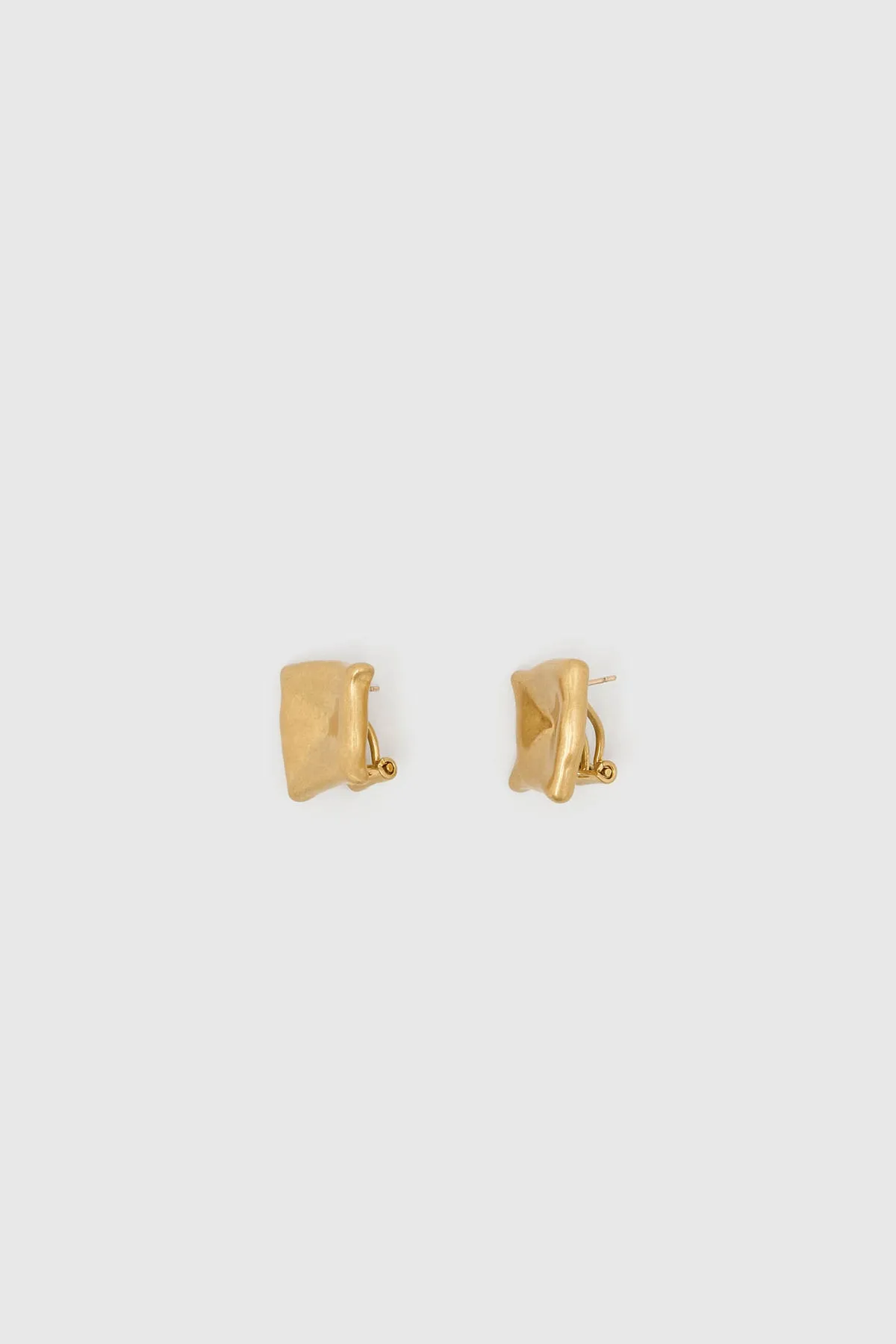 Leo Studs