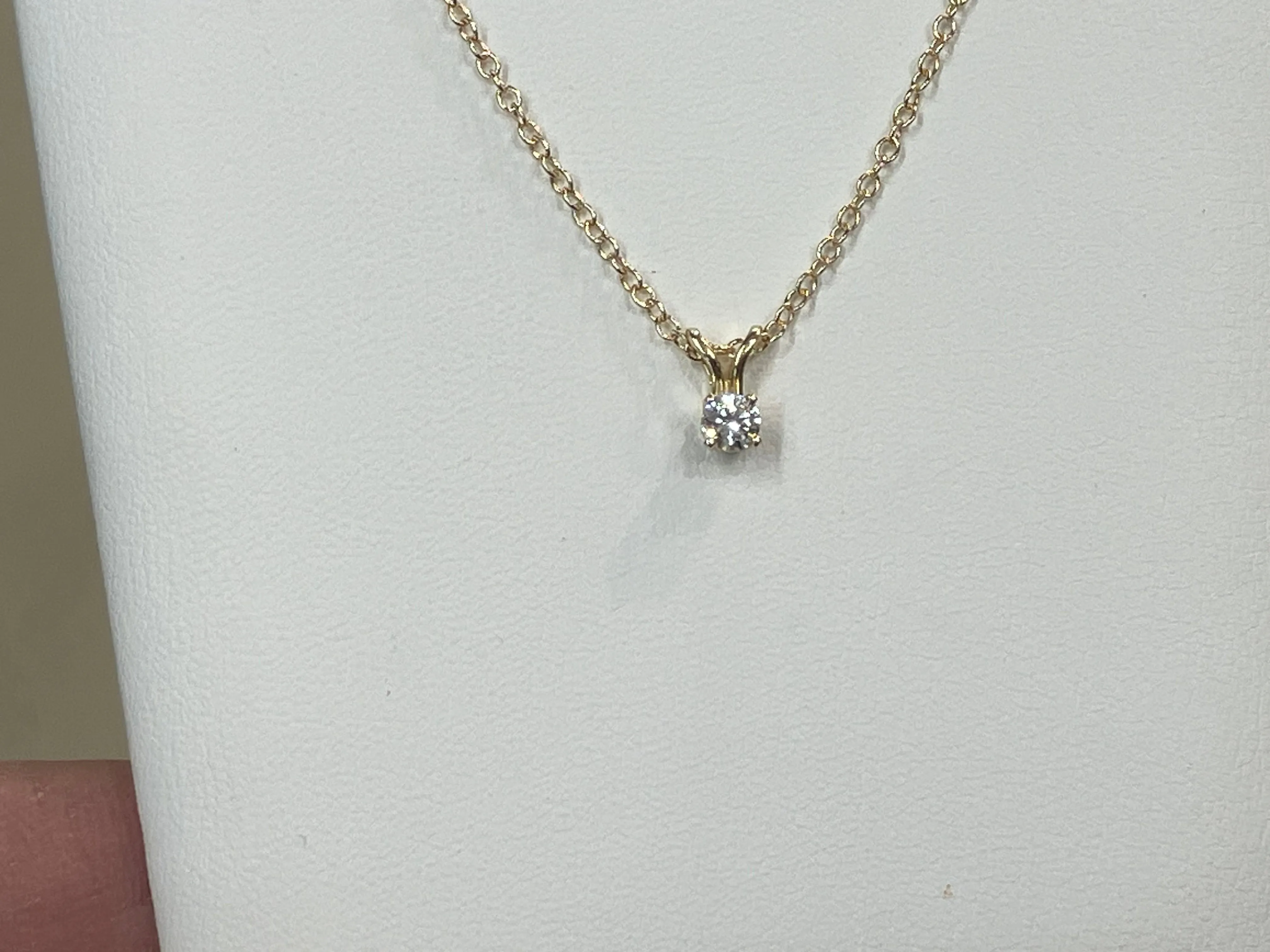 Natural Diamond Gold Pendant With Chain 0.12 Carats