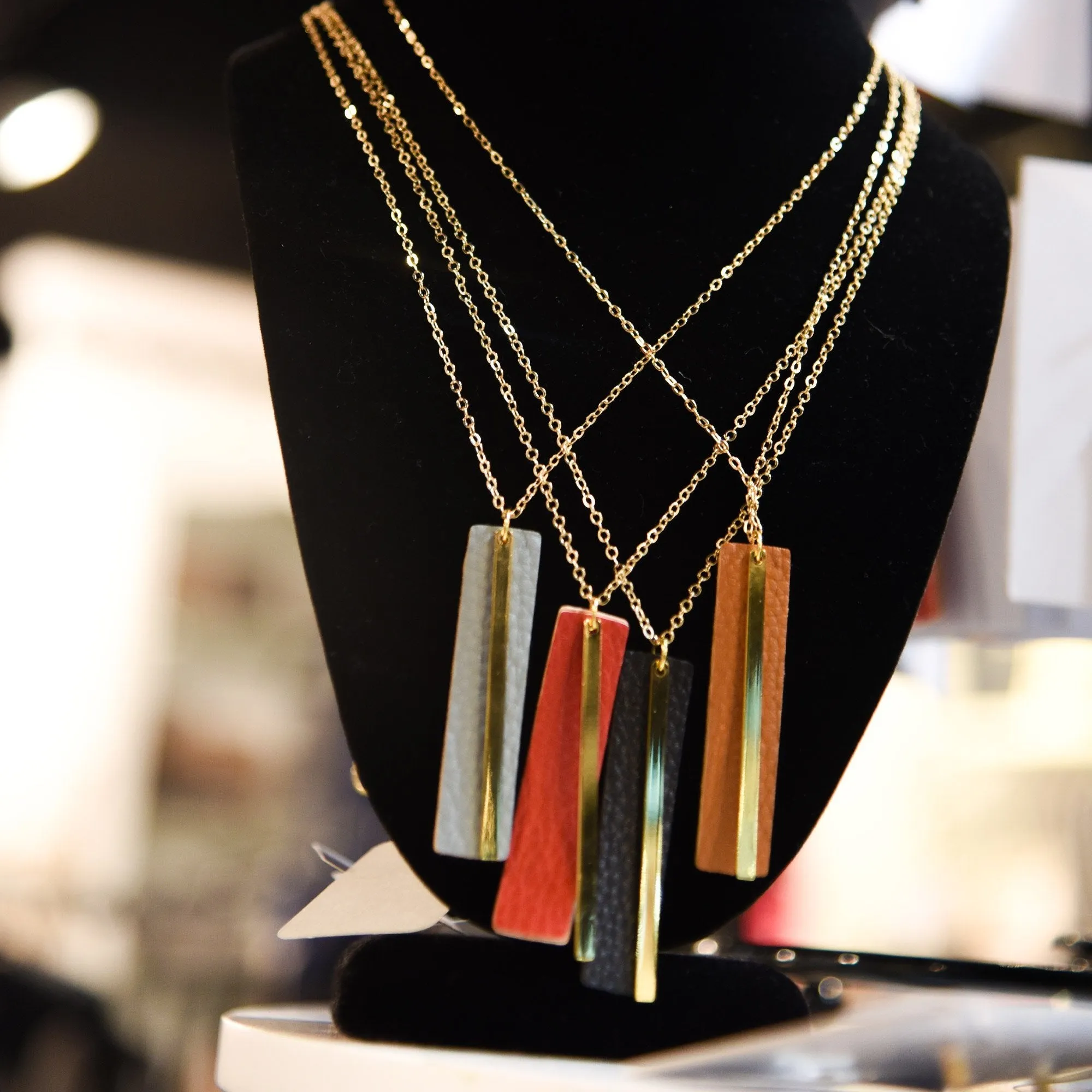 Pebble Grain Accent Necklace